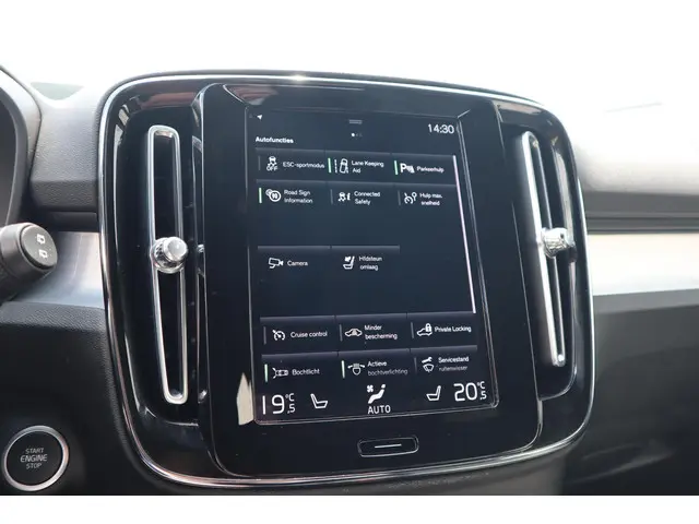 Volvo XC40 2.0 B4 Momentum Business 2022 Benzine 19