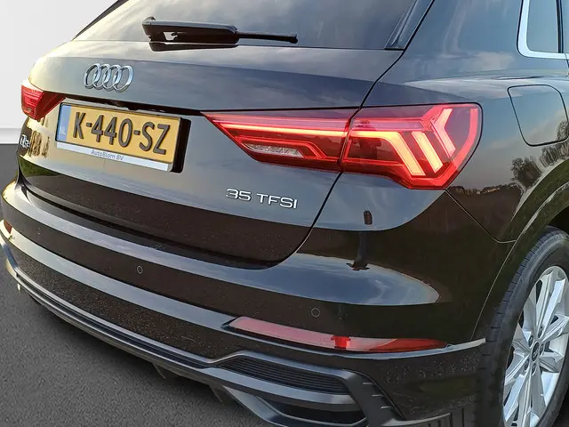 Audi Q3 35 TFSI S edition 2021 Hybride Benzine 17