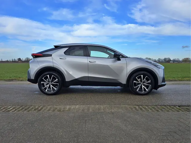 Toyota C-HR 1.8 Hybrid 140 Dynamic 2025 Hybride Benzine 9