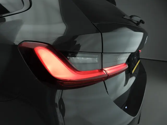 BMW 3 Serie Touring 330e 2024 Hybride Benzine 26