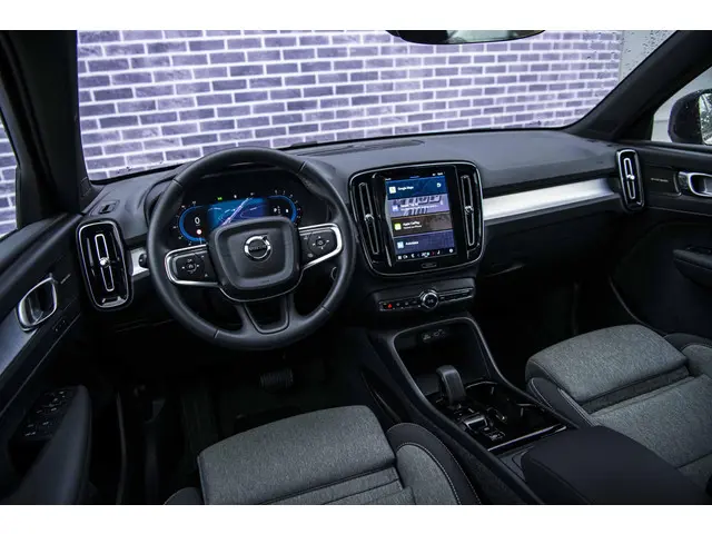 Volvo XC40 2.0 B4 Plus Dark 2025 Benzine 11