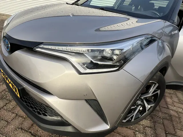 Toyota C-HR 1.8 Hybrid Bi-Tone 2018 Hybride Benzine 10