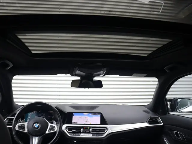 BMW 3 Serie Touring 320i 2021 Benzine 17