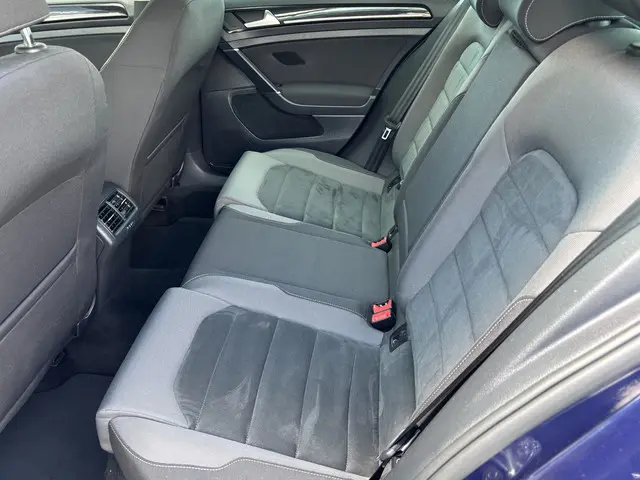 Volkswagen Golf 1.5 TSI Highline Business R 2018 Benzine 12