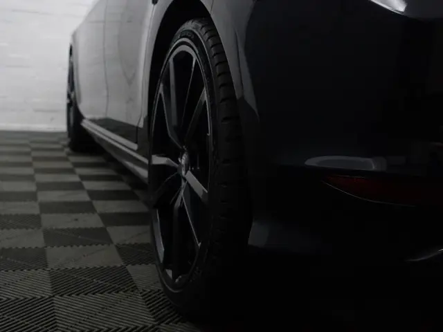 Volkswagen Golf 2.0 TSI R 4Motion Aut- 2014 Benzine 34