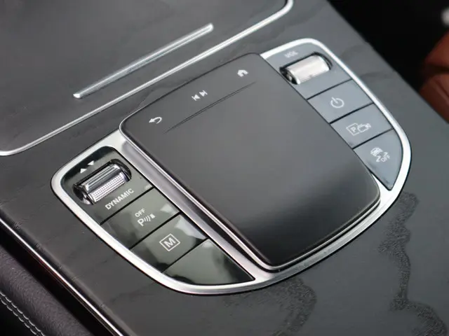 Mercedes-Benz GLC 300e 4MATIC 2020 Hybride Benzine 30