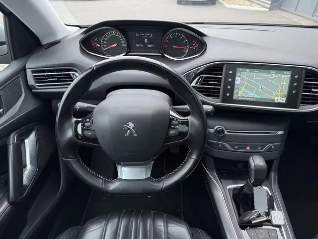 Peugeot 308 SW 1.2 e-THP Allure 2015 Benzine 18