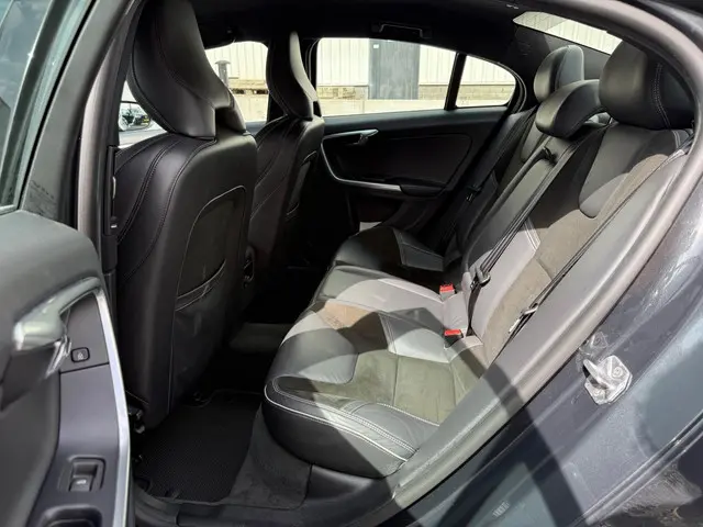 Volvo S60 1.6 T3 R-Design | 2015 | Automaat | 2015 Benzine 11
