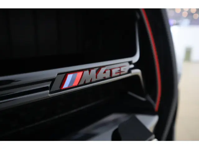 BMW M4 CS 2025 Benzine 38