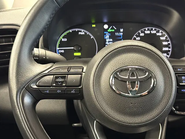 Toyota Yaris 1.5 Hybrid Active 2023 Hybride Benzine 23