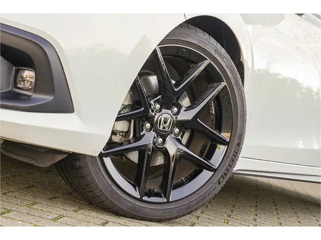 Honda Civic 2.0i e:HEV SPORT 2023 Hybride Benzine 12
