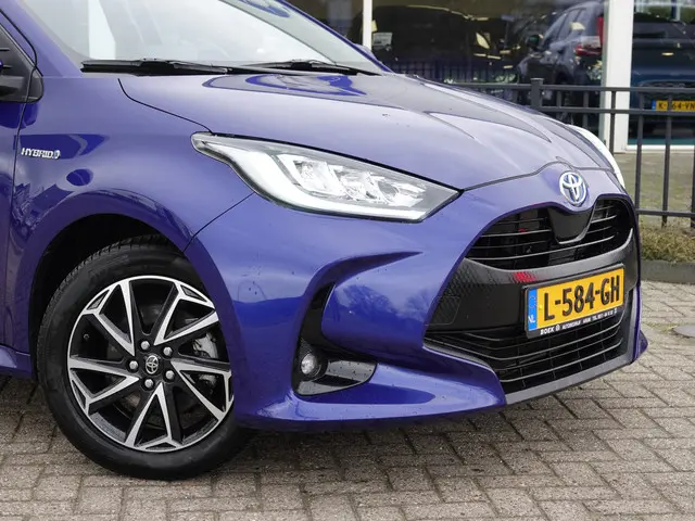 Toyota Yaris 1.5 Hybrid Dynamic 2021 Hybride Benzine 9