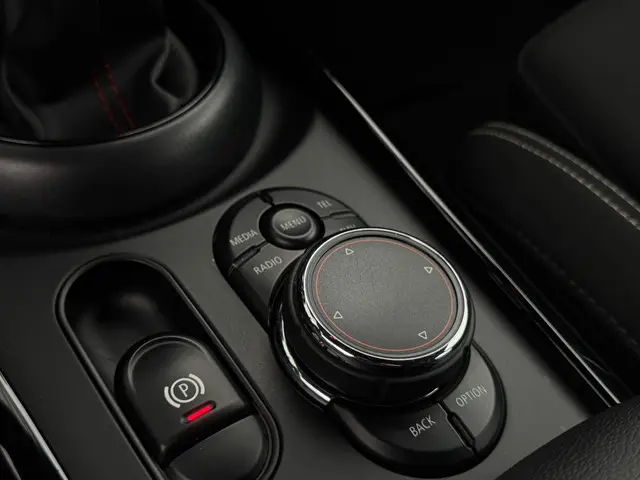 MINI Clubman Mini 1.5 One Salt Business 2016 Benzine 25