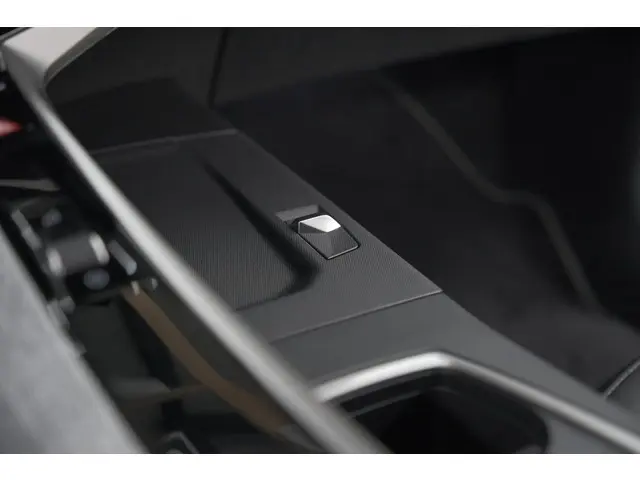 Peugeot 5008 HYbrid 145 e-DCS6 GT 2025 Hybride Benzine 43