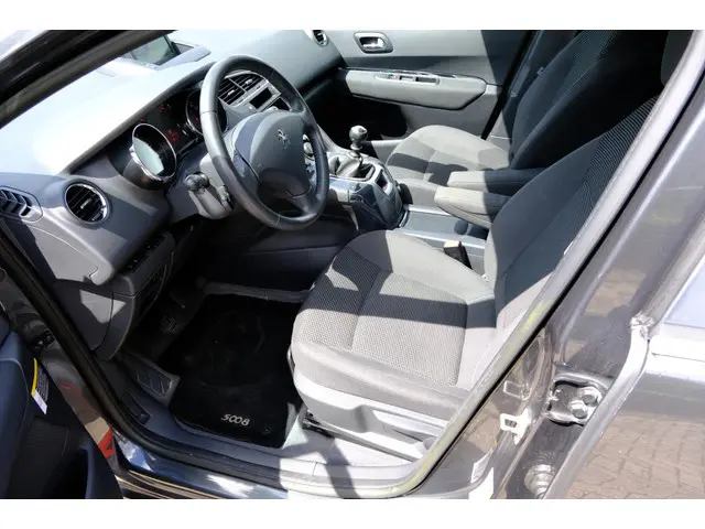 Peugeot 5008 1.6 HDi Blue Lease 2014 Diesel 2