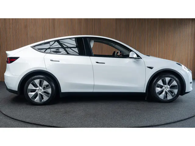 Tesla Model Y Long Range AWD 75 kWh 2023 Elektrisch 6