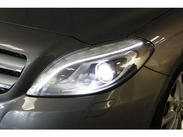 Mercedes-Benz B-Klasse 220 4Matic Ambition 2015 Benzine 12