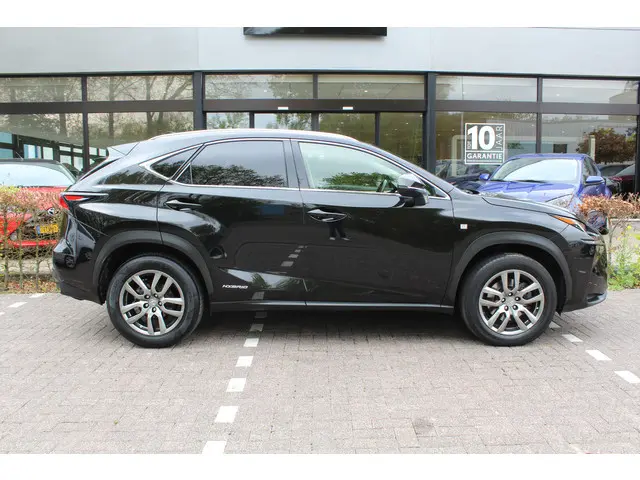 Lexus NX 300h AWD 25th Edition 2015 Hybride Benzine 4