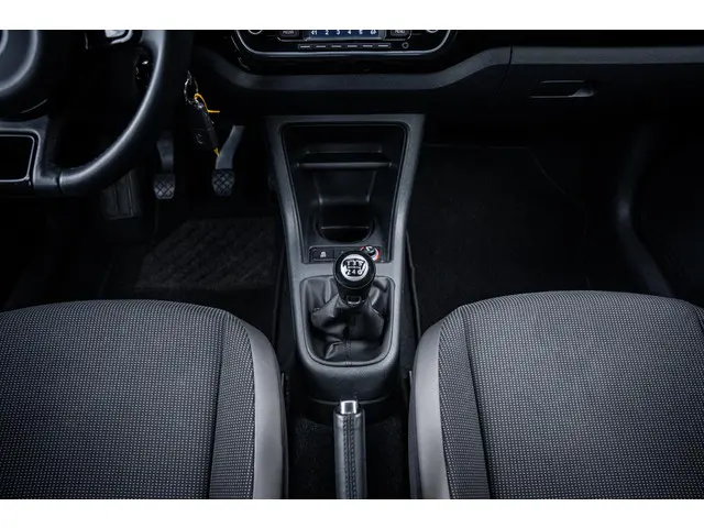 Volkswagen up! 1.0 high up! 2015 Benzine 19