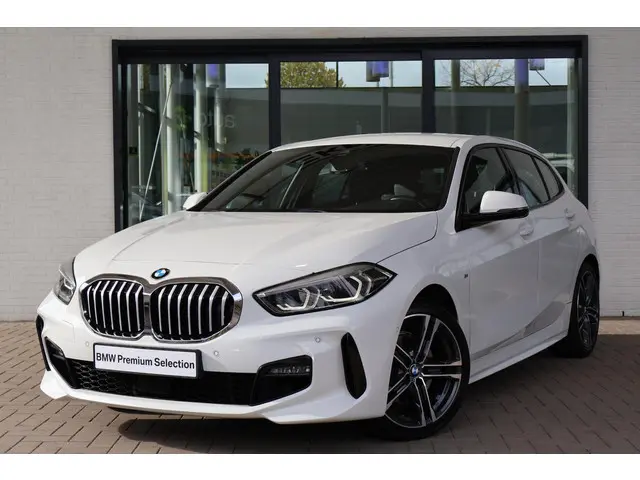 BMW 1 Serie 118i Executive Edition 2020 Benzine 21