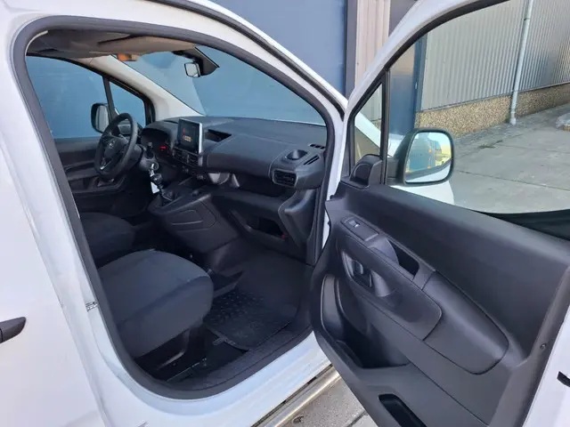 Opel Combo 1.5D L1H1 Edition 2022 Diesel 31