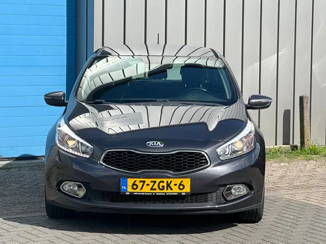 Kia cee'd 1.6 GDI Comfort Pack NAVI TREKHAAK 2012 Benzine 4