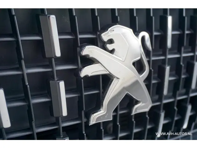 Peugeot 2008 1.2 PureTech Allure 2018 Benzine 9