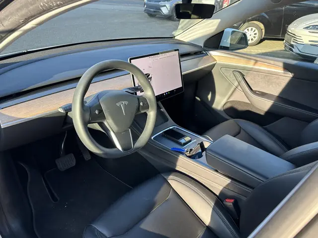 Tesla Model Y Long Range AWD 75 kWh 2023 Elektrisch 6