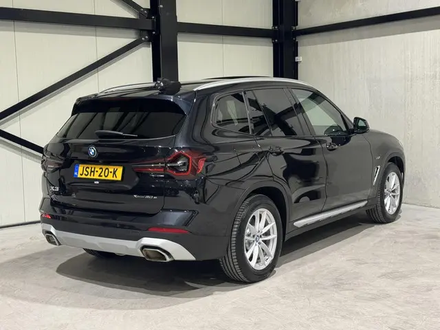 BMW X3 xDrive30e Business 2021 Hybride Benzine 32