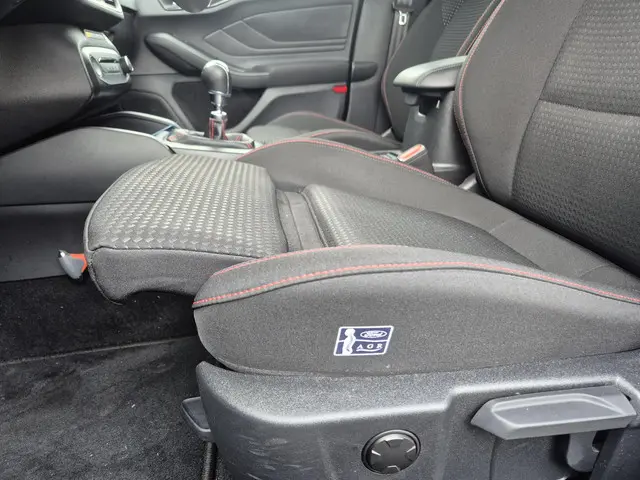 Ford Focus 1.0 EcoBoost Hybrid ST Line 2022 Benzine 45