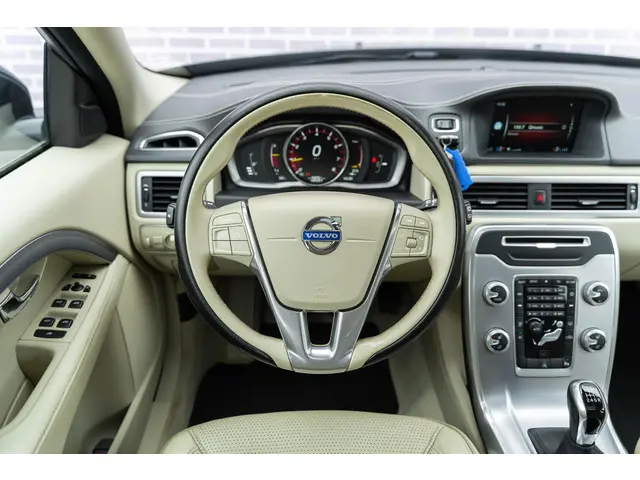 Volvo V70 2.0 T4 Inscription Edition 2015 Benzine 30