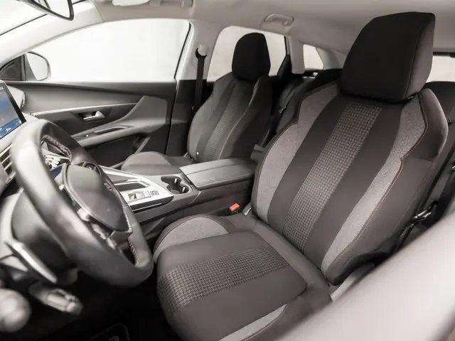 Peugeot 3008 1.2 PureTech Sport 2017 Benzine 13
