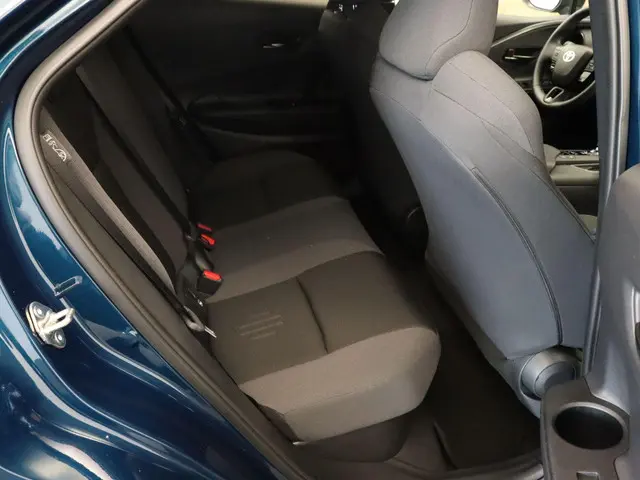 Toyota C-HR 1.8 Hybrid 140 Dynamic 2025 Hybride Benzine 6