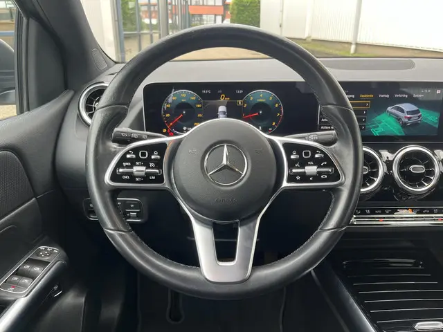 Mercedes-Benz B-Klasse 180 Launch Edition 2020 Benzine 37