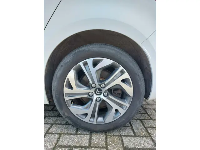 Citroën C4 Picasso 1.2 PureTech Intensive 2015 Benzine 23