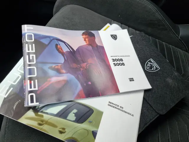 Peugeot 3008 1.2 Hybrid 136 GT 2024 Hybride Benzine 23