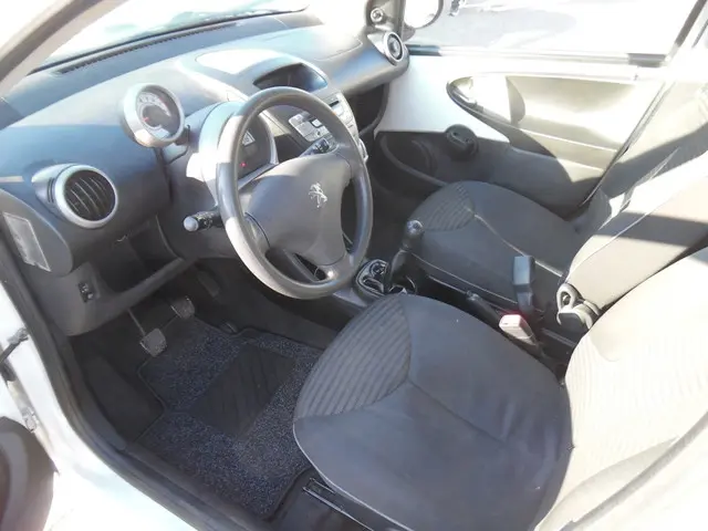 Peugeot 107 airco apk 11.26 1.0 Active NAP 2013 Benzine 3