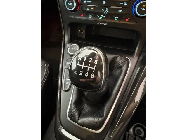 Ford Focus Wagon 1.5 Titanium Edition 2014 Benzine 17