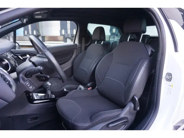 DS DS 3 Cabrio 1.2 PureTech So Chic 2017 Benzine 2