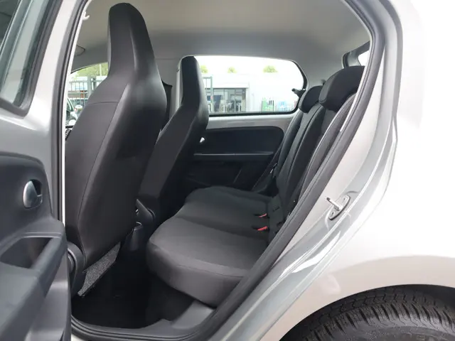 Volkswagen up! 1.0 BMT move up! 2018 Benzine 16