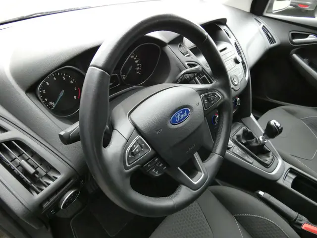 Ford Focus Wagon HELAAS VERKOCHT!!! 2015 Benzine 29