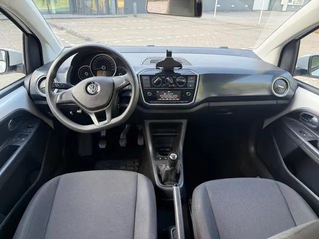 Volkswagen up! 1.0 BMT move up! 2017 Benzine 6