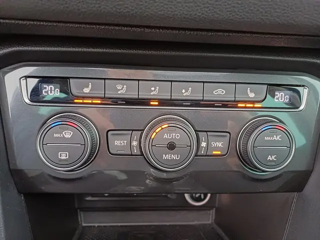 Volkswagen Tiguan 2.0 TSI 4Motion Sound 2017 Benzine 44