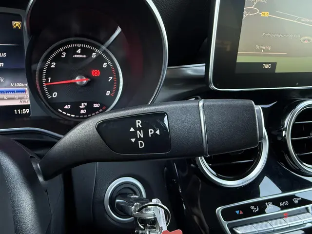 Mercedes-Benz GLC 250 4MATIC Prestige 2016 Benzine 21