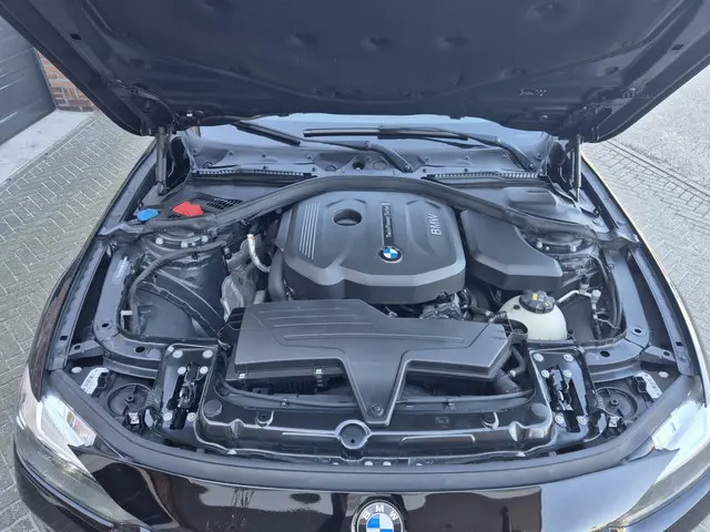 BMW 3 Serie Touring M Sport Pakket / Na 318i 2017 Benzine 27