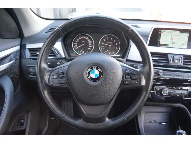 BMW X1 sDrive18i High Executive 2018 Benzine 14
