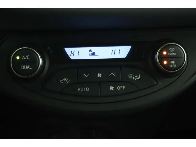 Toyota Yaris 1.5 Hybrid Lease 2015 Hybride Benzine 7