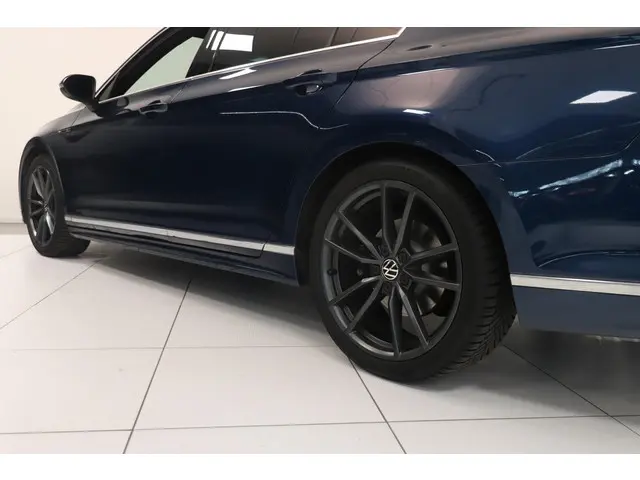 Volkswagen Passat 1.5 TSI R-Line Business + 2022 Benzine 15