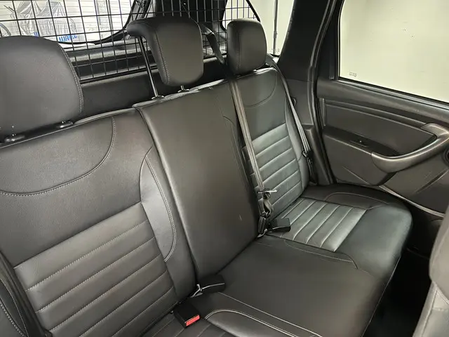 Dacia Duster 1.2 TCe 4x2 Blackshadow 2017 Benzine 12