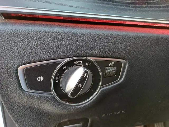 Mercedes-Benz E-Klasse 200 Premium 2017 Benzine 40